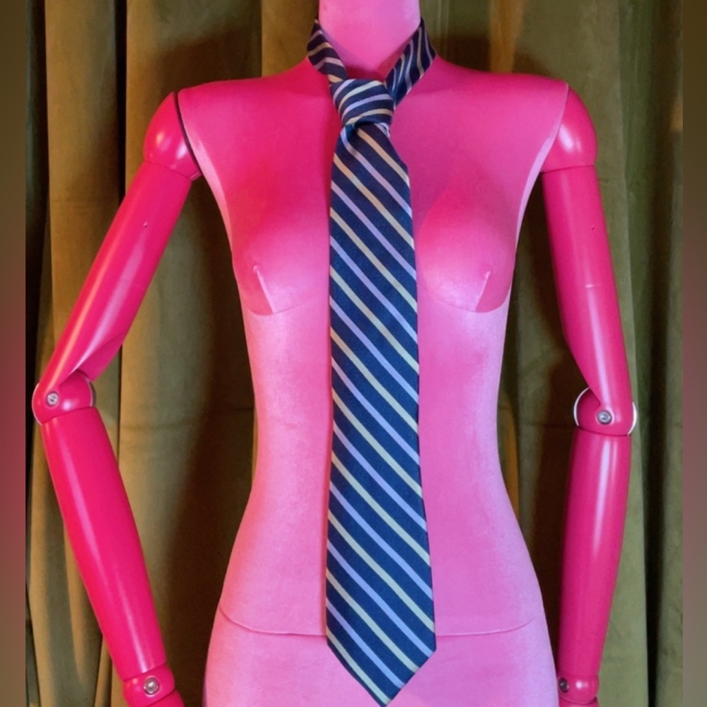 Elegant Navy and White Striped Men's Tie